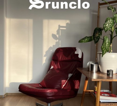 Jakub-Brunclik_08_Osobne-precalunene-kreslo-s-detailom-z-TPU-folie.-Kreslo-IKEA-Lunna-januar-2026