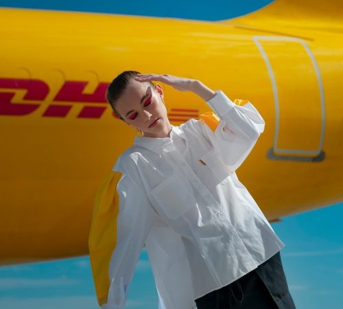 Karin-Elizova_06-DHL-x-NOSENE-–-upcyklovane-kurierske-uniformy-2