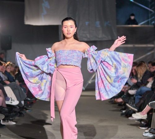 Lenka-Vallova_06_THE-NEVER-ARRIVAL-FASHION-EVENT-DOTEK-2023-model-ʜᴀɴɢ-ɴɢᴀ-ʟᴜᴜ