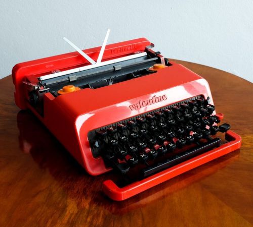 renove_08_pisaci-stroj-olivetti-valentine