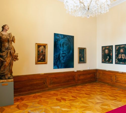 Richard-Marco_15_Vystava-Silentium.-Stala-expozicia-baroka.-Maliarske-intervencie-do-priestoru.-Obraz-Ecce-homo-III.-2020